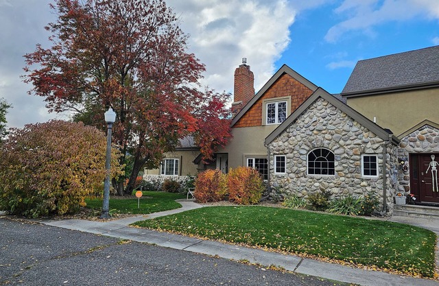 Spacious 5 Bedroom, family-friendly home on Stunning Golf Course In Butte, MT