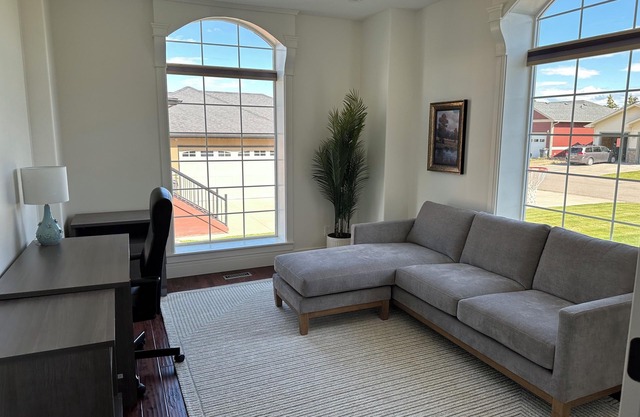 Spacious 5-bedroom house with WiFi, AC in amazing Raymond