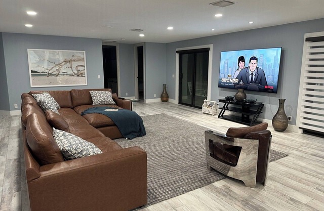 Spacious 5-bedroom house with fitness Area, WiFi in charming Parkland