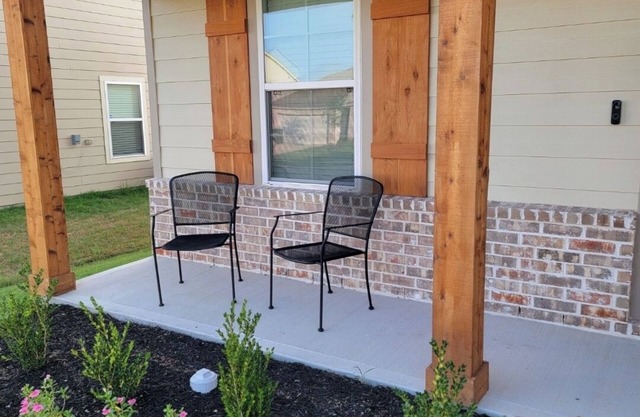 Spacious 5-bedroom house with AC, WiFi minutes from Texas A&M University