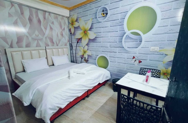 Spacious 5-bedroom house with AC, WiFi in the "city of love" Agra.