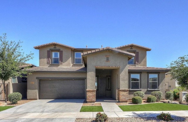 Spacious 5-bedroom house in fabulous Queen Creek with WiFi, AC