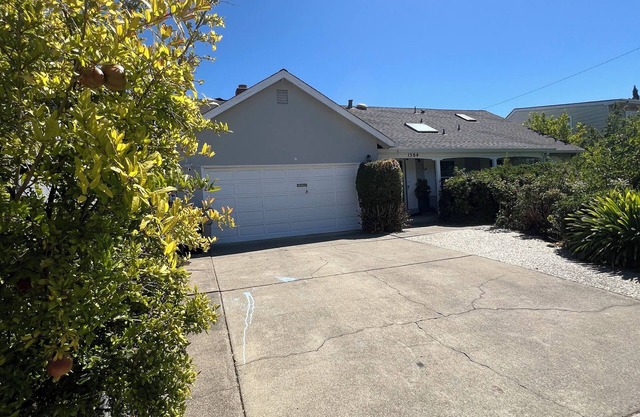 Spacious 5 Bedroom w 2 Master, 4 Bath + LR + FR house with beautiful backyard