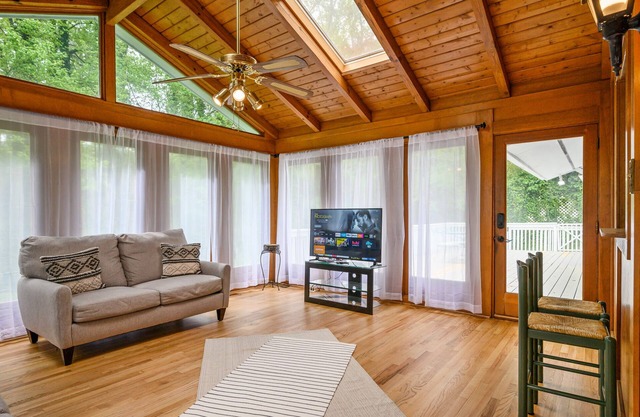 Spacious 5BR Near Truist Park With A Pool Table