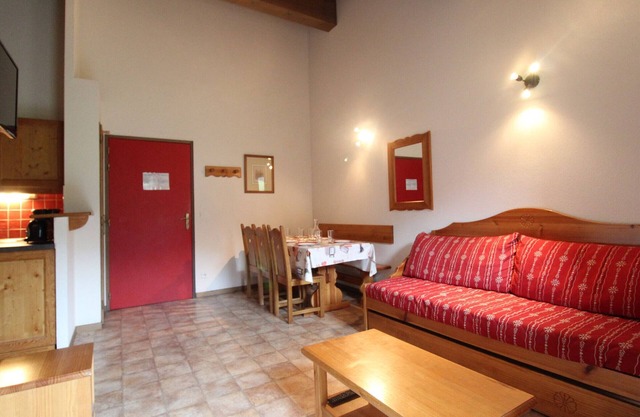 Spacious 6-Person Apartment at the Foot of the Slopes in Val-Cenis