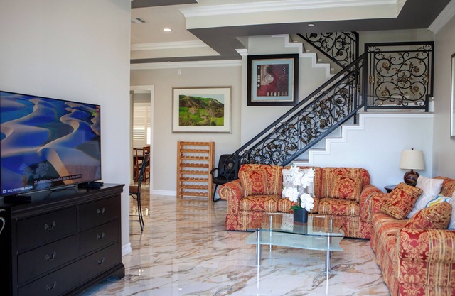 Spacious 8-bedroom house Near Disney and Knott's