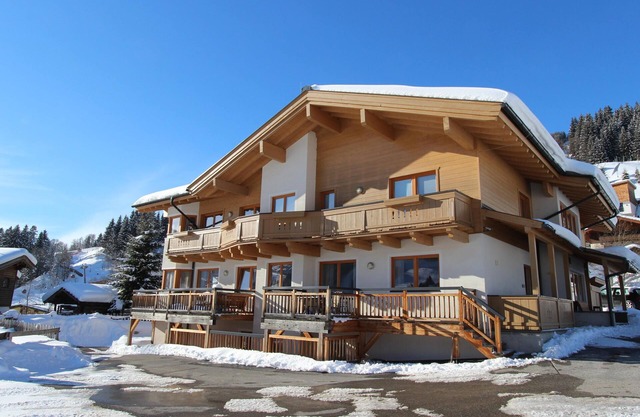 Spacious apartment at the slopes with balcony