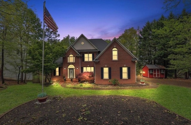 Spacious and comfy 4 Bed/3 Full Bath Canton Home!
