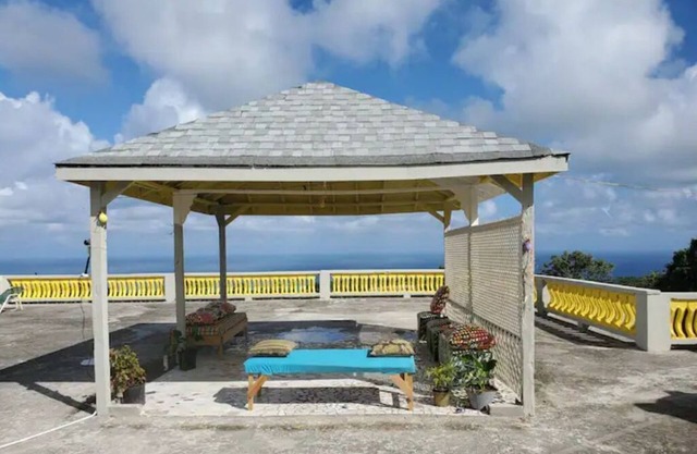 Spacious and tranquil villa in Duncans