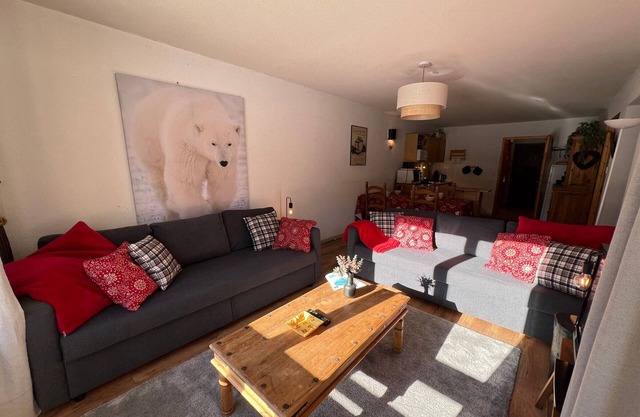 Spacious apartment, direct access to cable car