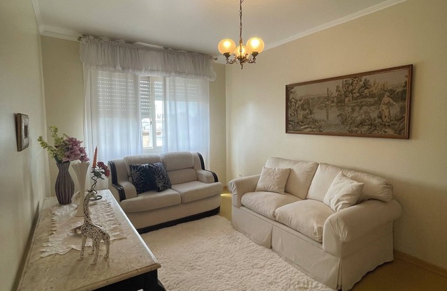 SPACIOUS APARTMENT WITH GARAGE