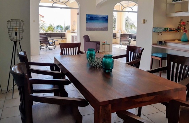 Spacious apartment with sea view with 3 bedrooms and 3 bathrooms