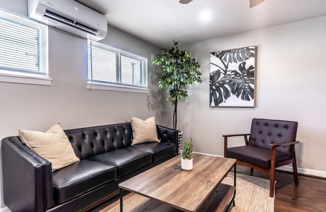 Spacious Apartment Home 6 minutes from Medical Center!