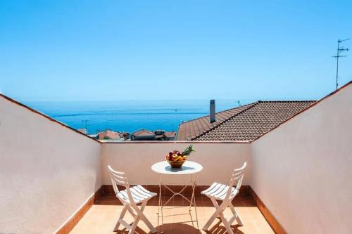Spacious Apartment with Sea View in Aci Castello