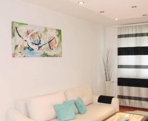 Spacious apartment with free parking