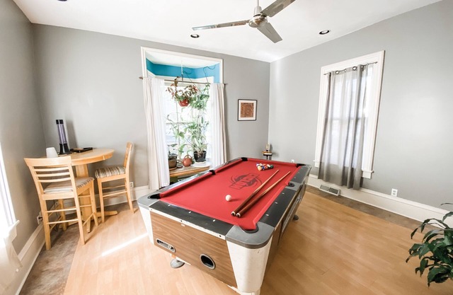 Spacious, Artsy, Historic Downtown Home