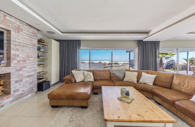 Spacious Beachfront Family Villa – 1 Min Walk to Beach, Pizza Oven, Fast WiFi!