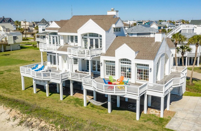 Spacious Beachfront Home w/3 Decks + Patio, Large Bedrooms & Chef's Kitchen