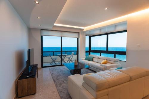 Spacious - Beautiful - Sea Front