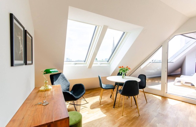☀Spacious & Bright | Next to River, Balcony, Views