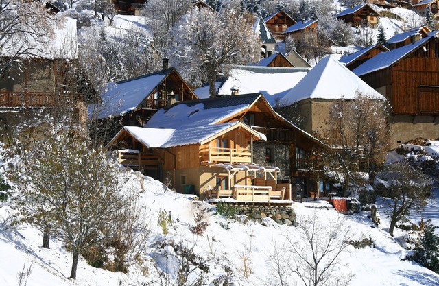 Spacious chalet for those who appreciate the 'great outdoors'. 2-18 persons