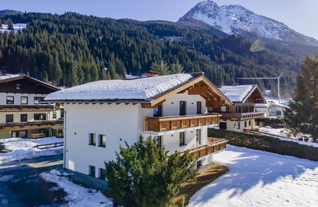 Spacious chalet with ski storage and sauna