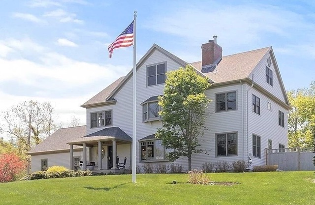 Spacious coastal home