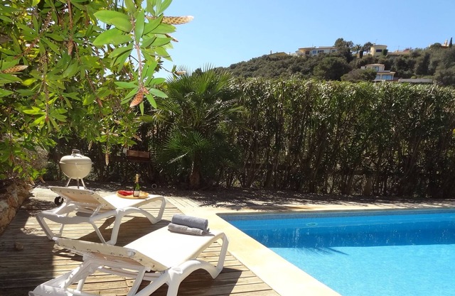 Spacious contemporary villa. Sea views, private pool. Slps 10