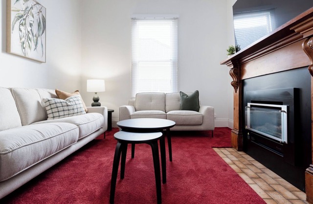 Spacious Cottage Charm Near the CBD