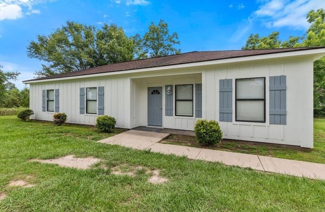 Spacious Country Living with Fishing Lake!
