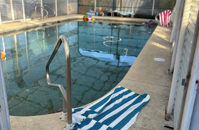 Spacious country oasis:Swim,BBQ, Relax! Convenient to venues in AUS/Hill Country
