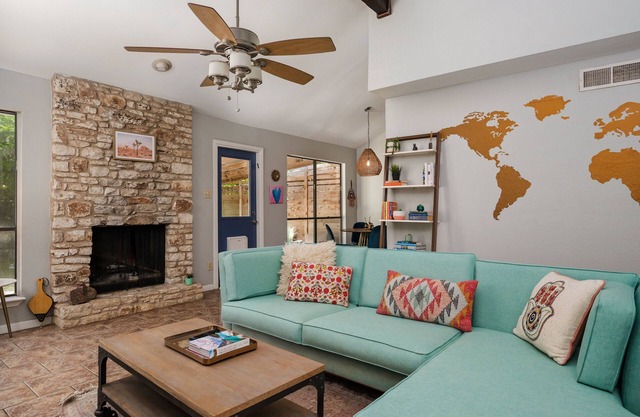 Spacious Desert Hippie Bungalow in Barton Springs!