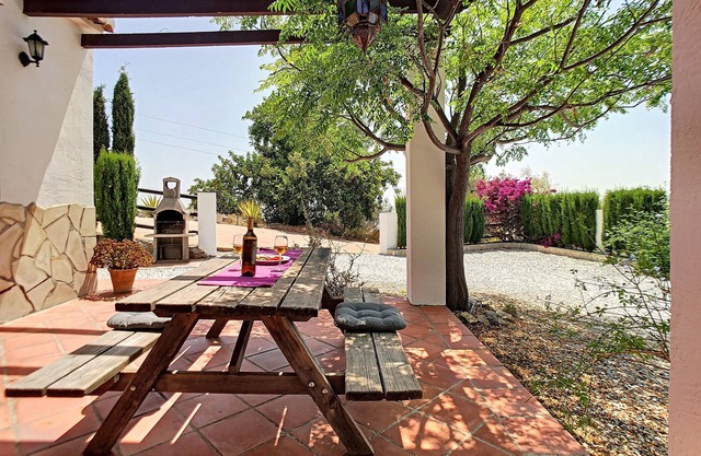 Spacious vacation home, adjacent to natural park, with shared pool