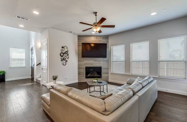Spacious Family Haven in Allen