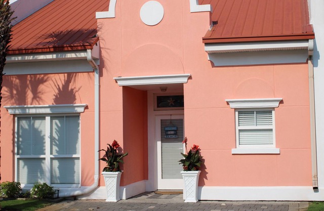 Spacious Family Ready- 3 BR/3BA! Lots Of Amenities In Beautiful Banana Bay!