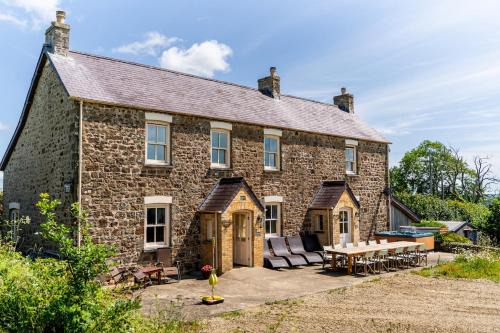 Spacious Farmhouse Retreat with Hot Tub, sleeps 12