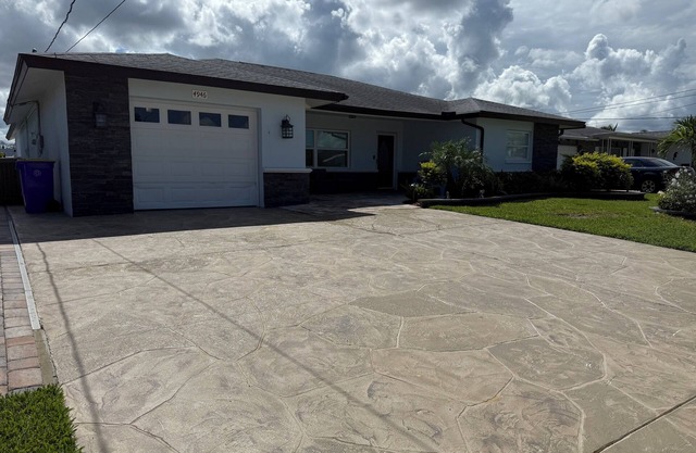 Spacious Florida Gem: 3 Bed, 3 Bath Rental Boasting Private Pool, Hot Tub, Dock
