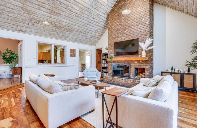 Spacious Fort Wayne Home w/ Hot Tub + Sauna!