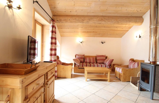 Spacious 10-Person Duplex Apartment in Heart of Lanslebourg, Val-Cenis