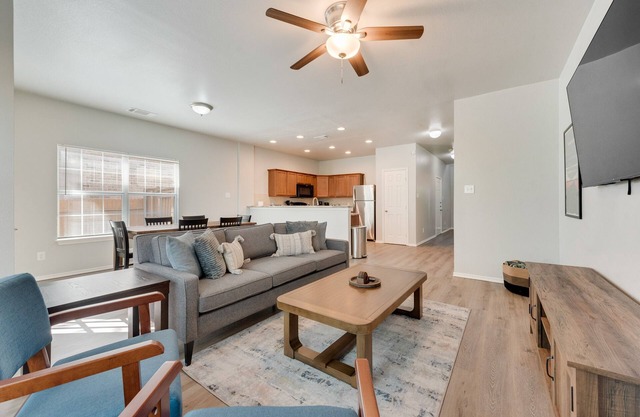 Spacious Frisco-Little Elm Getaway with WiFI and AC! Pets Welcome!