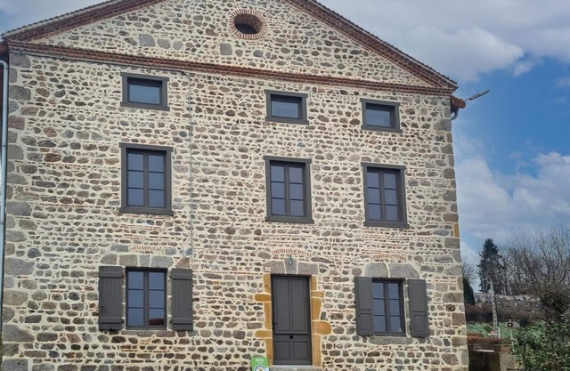 Spacious gîte in Crozet - Up to 12 people, pets allowed