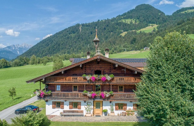 Spacious holiday apartment on the ski slope