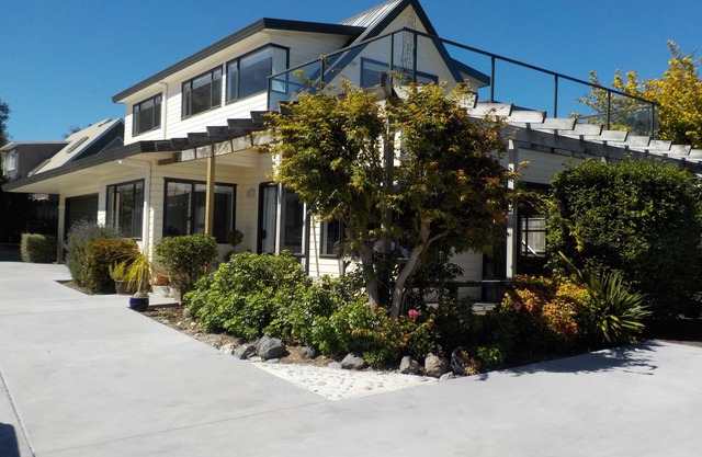 Spacious Holiday Home 5minute walk to the Lake