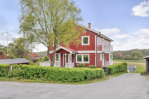 Spacious holiday home near Halleviksstrand, perfect for families