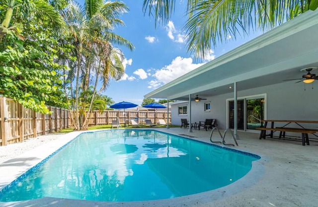 Spacious Home 4BRs Home, Game Room & Private Pool