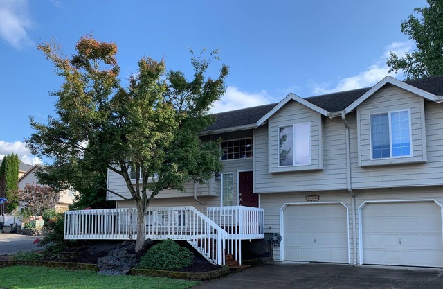 Spacious Home for your Family and Friends to Enjoy!