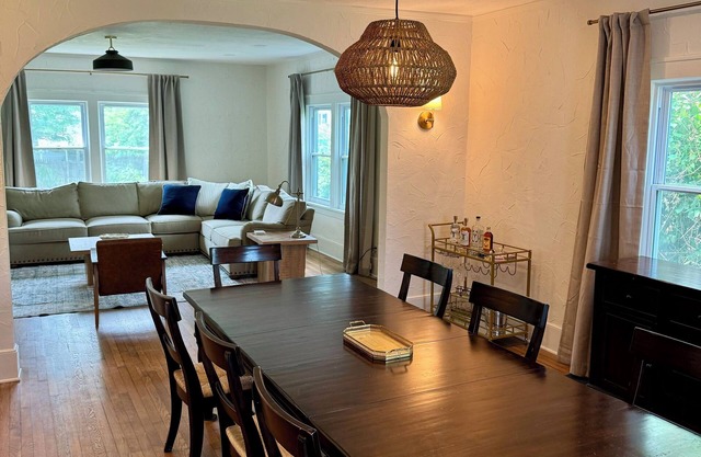 Spacious home in Red Bank; great for groups. 15 mins to Sandy Hook or Sea Bright