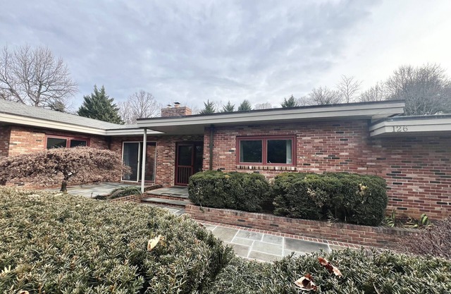 Spacious home, near medical center, Winchester