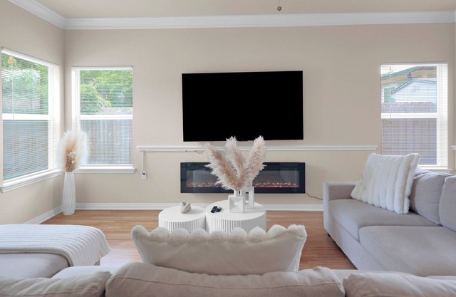 Spacious Home-Queen Suite-Game Room-Movie Room