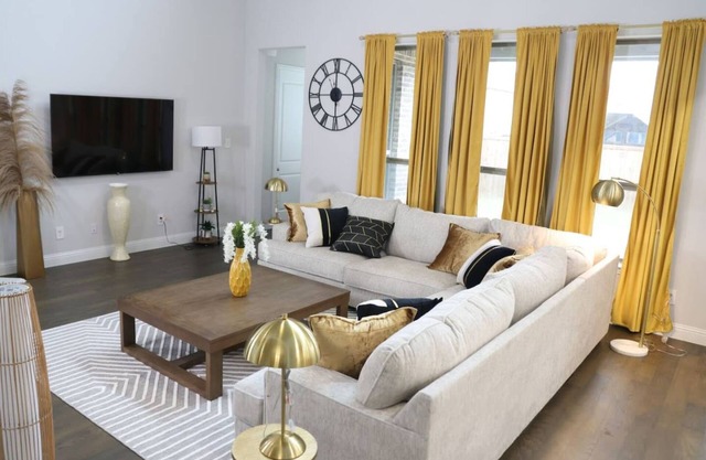 Spacious Home w Putting Green -for Extended Stays